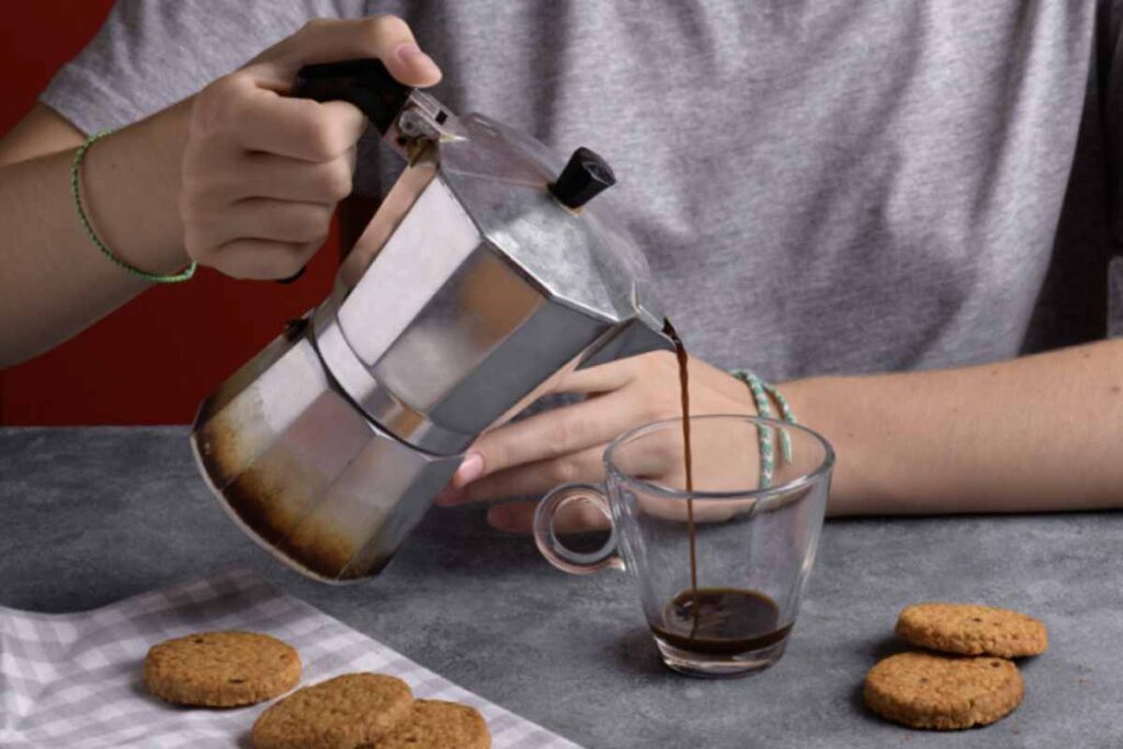 Alzi la mano chi non ha mai iniziato la propria giornata con una tazza di caffè fumante!